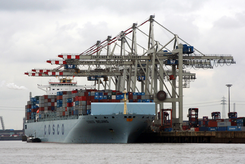 Containerschiff
Mit der Fähre unterwegs im Hamburger Hafen
Schlüsselwörter: Fähre   Hamburger Hafen   Containerschiff