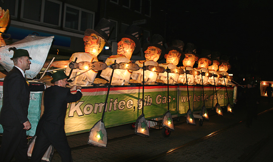 Fackelzug 3
Neuss 2006
Schlüsselwörter: Fackelzug, Neuss, Kirmes