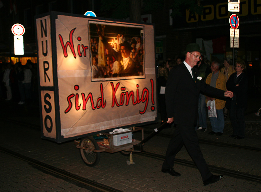 Fackelzug 2
Neuss 2006
Schlüsselwörter: Fackelzug, Neuss, Kirmes