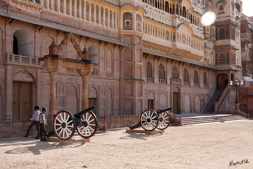 Bikaner - Junagarh-Fort
Ostseite des Junagarh-Fort
Schlüsselwörter: Indien, Bikaner, Juangarh-Fort