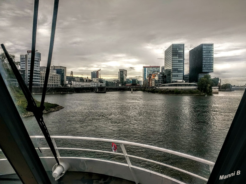 Blick auf den Medienhafen
von Düsseldorf
Schlüsselwörter: Düsseldorf; Medienhafen