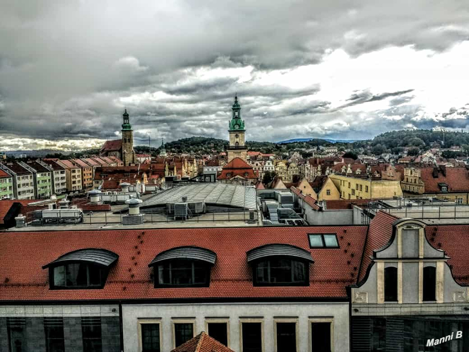 Jelenia Góra
Die Stadt liegt in Niederschlesien im Hirschberger Tal am Fuß des Riesengebirges, das die Grenze zu Tschechien bildet. rund 90 km südwestlich von Breslau und 70 km östlich von Görlitz. Sie gehört zur Euroregion Neiße und ist Sitz des Karkonoski Park Narodowy (Nationalpark Riesengebirge). laut Wikipedia 
Schlüsselwörter: Polen