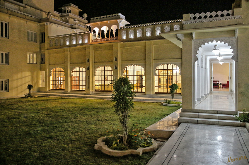 Udaipur - Hotel
Etwas ausserhalb der Stadt war unser schönes Hotel "The Castle Manwar".
Schlüsselwörter: Indien, Udaipur