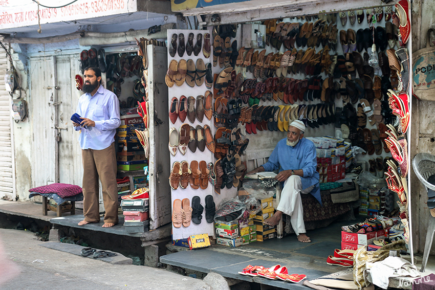 Udaipur - In den Gassen
Wenn man durch die Gassen schlendert erlebt man ein ganz besonderes Indien.
Schlüsselwörter: Indien, Udaipur