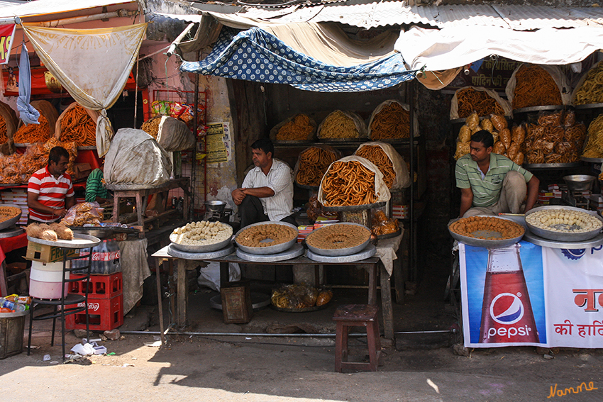 Jaipur - Unterwegs
Leckereien auf dem Weg zum Amber Fort.
Schlüsselwörter: Indien, Jaipur