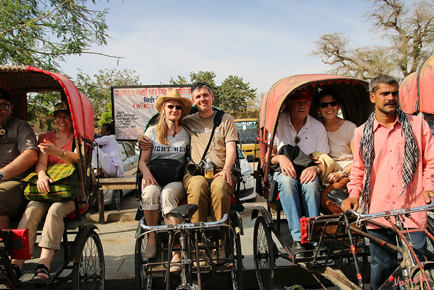 Jaipur - Fahrradrikschatour
Bevor es los geht fotografierte uns unser Fahrer.
Schlüsselwörter: Indien, Jaipur, Fahrradrikscha