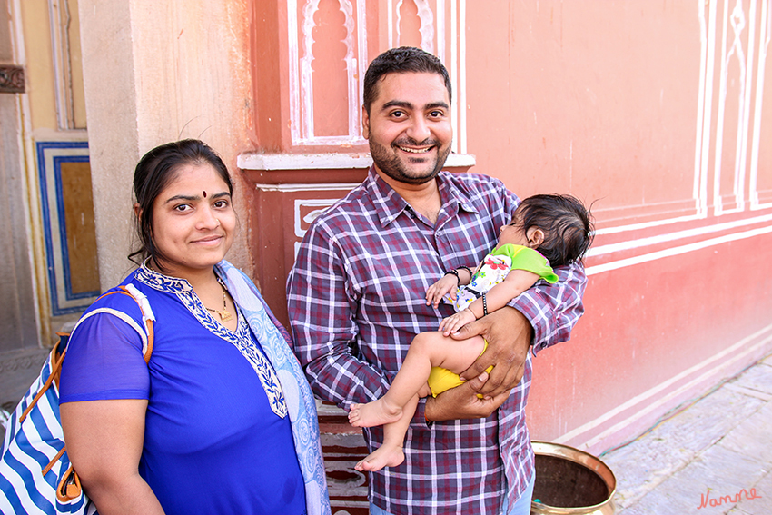 Jaipur - Stadtpalast
Stolz und glücklich konnte ich diese Familie fotografieren.
Schlüsselwörter: Indien, Jaipur, Stadtpalast