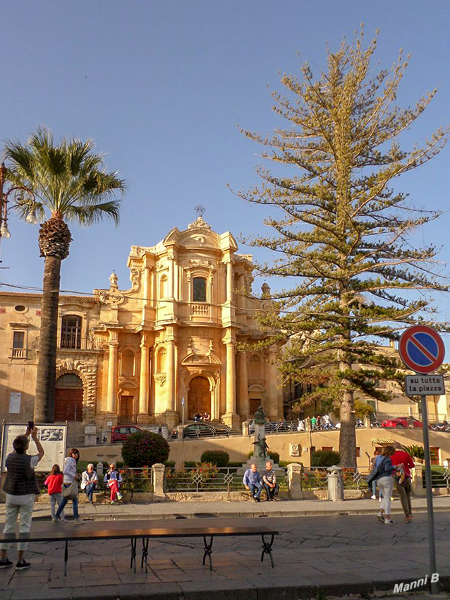 Sizilienimpressionen
Noto ist eine der spätbarocken Städte des Val di Noto, die von der UNESCO zum UNESCO-Welterbe erklärt worden sind. laut Wikipedia
Schlüsselwörter: Italien