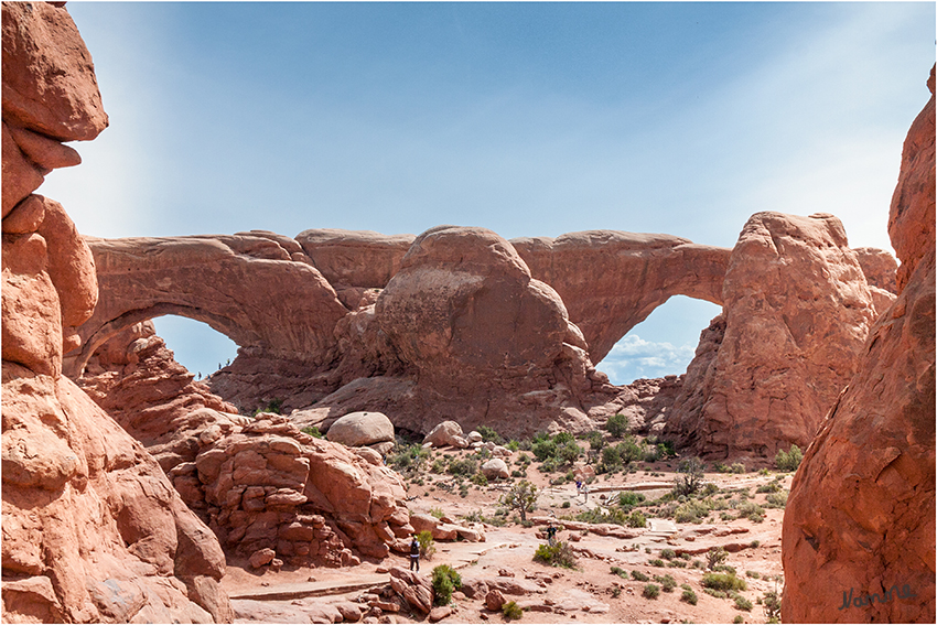 Arches NP
Fotos der North und South Windows zieren fast jedes Buch über den Park.
Die Nord-Süd-Fensterbögen bilden Öffnungen im gleichen Sandstein.
Schlüsselwörter: Amerika Arches NP North Window and South Window