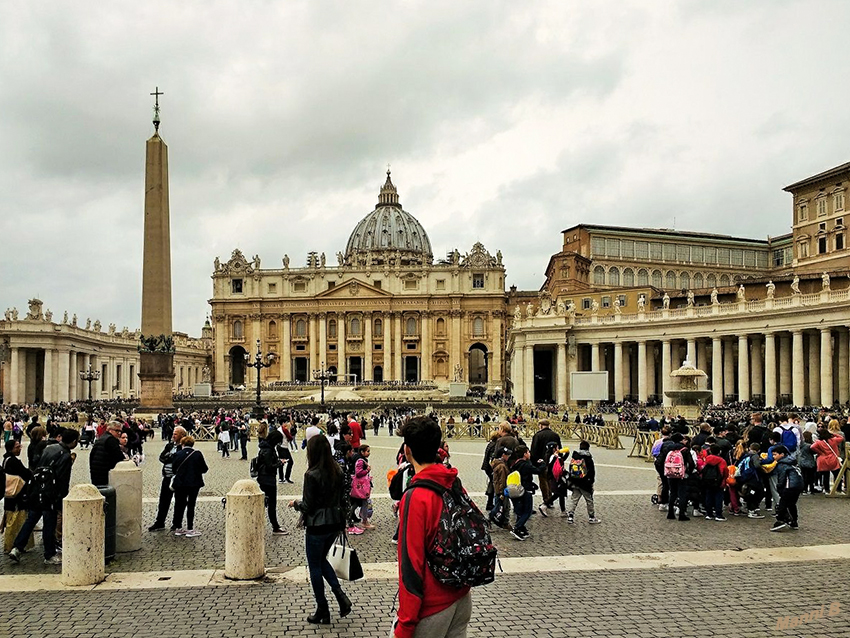 Romimpressionen
Petersplatz mit Petersdom
Schlüsselwörter: Italien