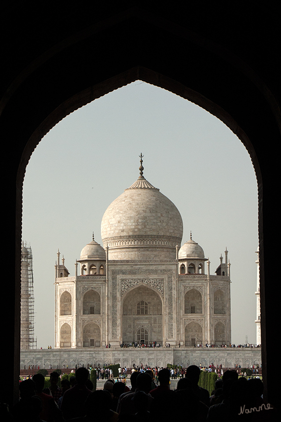 Taj Mahal
Der Taj Mahal wurde 1983 in die Liste des UNESCO-Weltkulturerbes aufgenommen. Heute gilt es wegen der Harmonie seiner Proportionen als eines der schönsten und bedeutendsten Beispiele des Mogulstils. 
laut Wikipedia
Schlüsselwörter: Indien, Agra, Taj Mahal