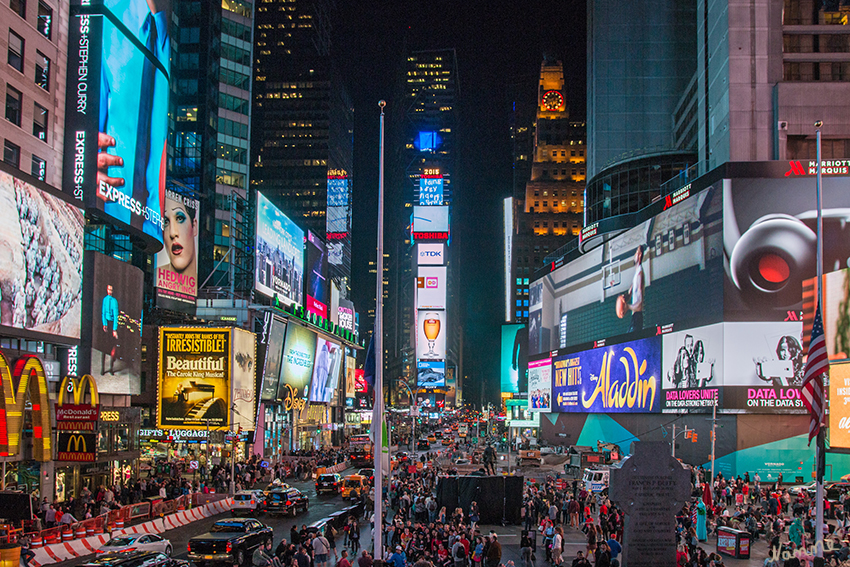 New York - Times Square
Der Times Square ist  bekannt für seine haushohen Werbetafeln und für seine Unterhaltung. Viele Besucher kommen hierher, um eine Broadway-Show zu besuchen.
Schlüsselwörter: Amerika, New York, Times Square