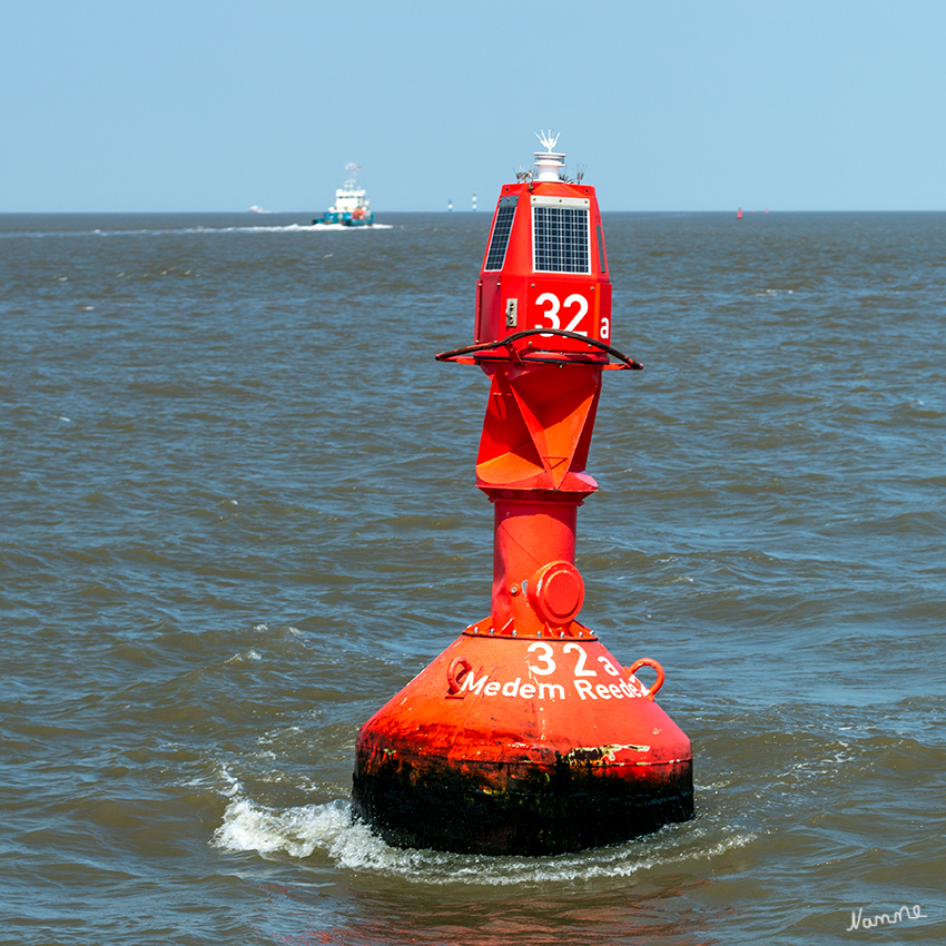 Hafenrundfahrt
Cuxhaven
Boje (Schifffahrt), ein im Allgemeinen fest verankerter Schwimmkörper 
Schlüsselwörter: Cuxhaven