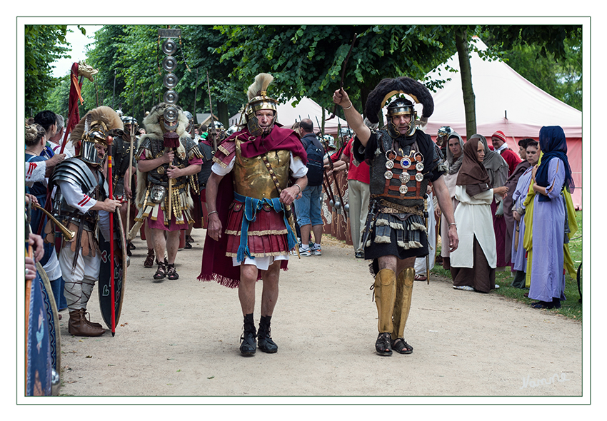 Römerfest  
Pompa
Der große Festumzug zum Amphitheater
Schlüsselwörter: Römerfest Xanten Schwerter Brot und Spiele