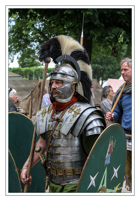 Römerfest
Pompa
Der große Festumzug zum Amphitheater 
Schlüsselwörter: Römerfest Xanten Schwerter Brot und Spiele