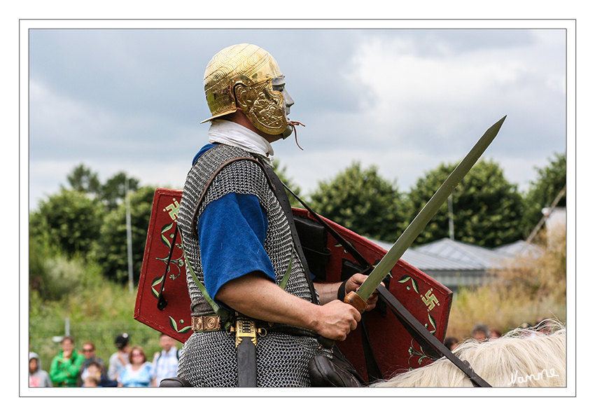 Römerfest
hier fand auch eine Kavallerievorführung statt.
Schlüsselwörter: Römerfest Xanten Schwerter Brot und Spiele