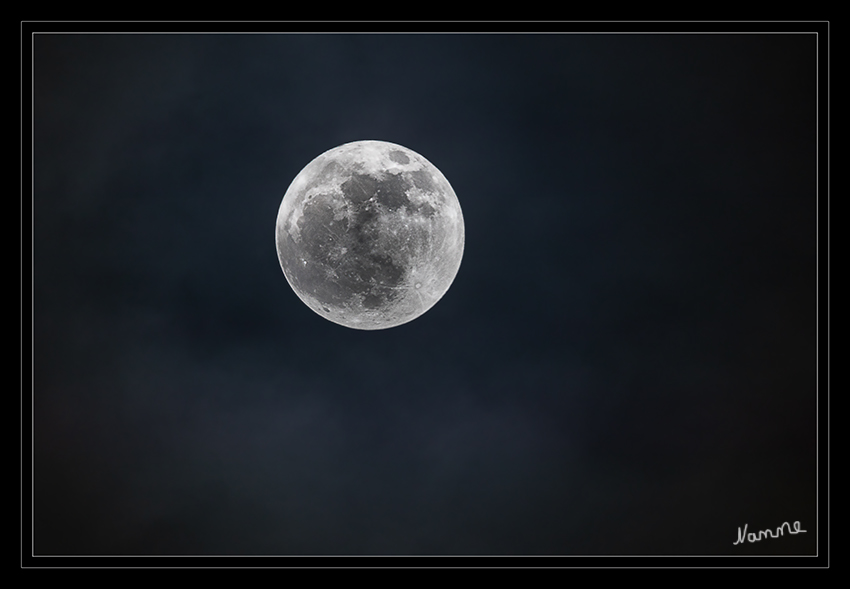 Vollmond mit Wolken
Am 22. Dezember 2018
Schlüsselwörter: Mond, Vollmond