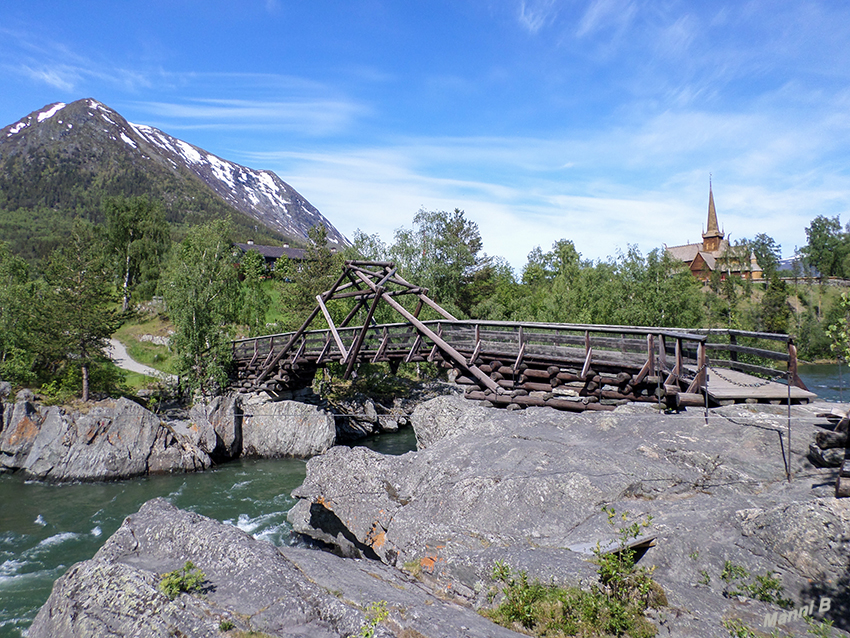 Bergebrua
ist als eine Auslegerbrücke des 18.Jh.s gebaut. Die Brücke wurde 1993 eröffnet. Früher hatte an ungefähr der gleichen Stelle eine andere Auslegerbrücke gestanden.
Schlüsselwörter: Norwegen, Auslegerbrücke, Brücke