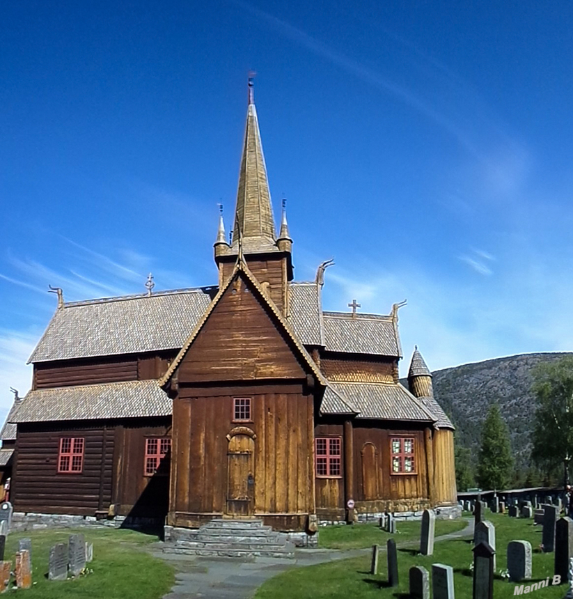 Stabkirche von Lom
Die Stabkirche Lom ist eine im 12. Jahrhundert errichtete Stabkirche in der norwegischen Provinz Oppland. Die Kirche steht etwa sechzig Kilometer westlich von Otta in einem Seitental des Gudbrandsdals in der Kommune Lom (Norwegen). Sie ist Maria, Johannes dem Täufer und dem heiligen Olav geweiht. Sie gehört zu den größten erhaltenen Stabkirchen.
laut Wikipedia
Schlüsselwörter: Norwegen, Kirche