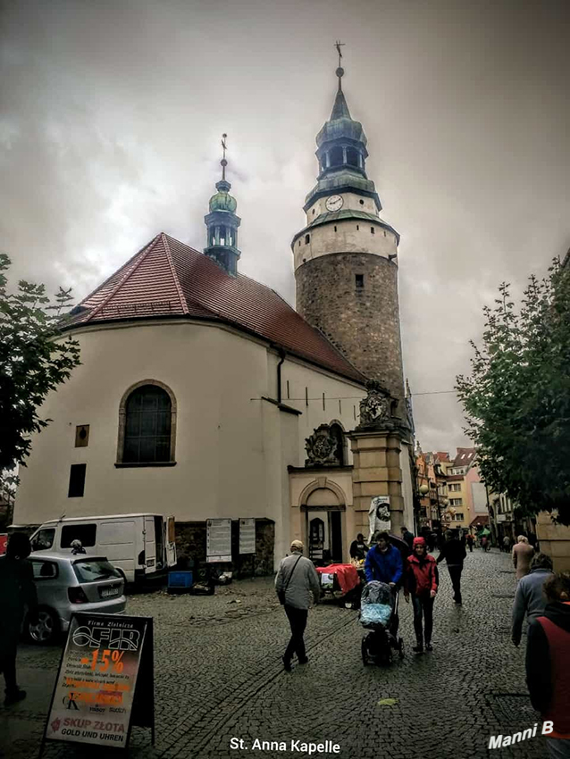 Jelenia Góra
Die Stadt liegt in Niederschlesien im Hirschberger Tal am Fuß des Riesengebirges, das die Grenze zu Tschechien bildet. rund 90 km südwestlich von Breslau und 70 km östlich von Görlitz. Sie gehört zur Euroregion Neiße und ist Sitz des Karkonoski Park Narodowy (Nationalpark Riesengebirge). laut Wikipedia 
Schlüsselwörter: Polen