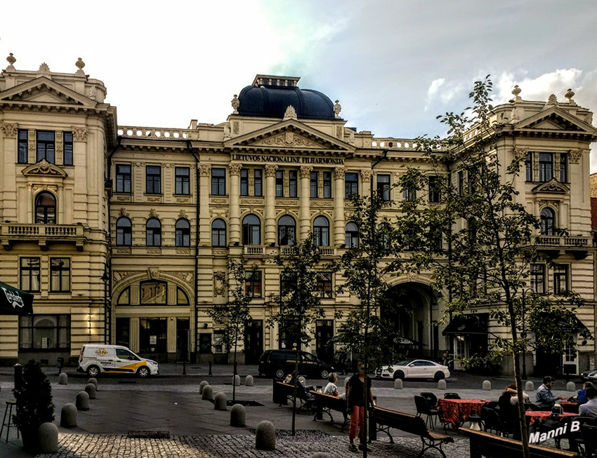 Vilnius
Die Litauische Nationalphilharmonie (lit. Lietuvos nacionalinė filharmonija) ist eine Konzertgesellschaft in Vilnius, der größten Stadt Litauens. Das Gebäude befindet sich in der Altstadt Vilnius. laut Wikipedia
Schlüsselwörter: Litauen