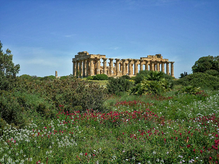 Selinunt
ist eine archäologische Fundstätte in der süditalienischen Provinz Trapani auf Sizilien. Die Fundstätte befindet sich auf dem Gebiet der Gemeinde Castelvetrano an der Südküste Siziliens unmittelbar am Mittelmeer. laut Wikipedia
Schlüsselwörter: Italien