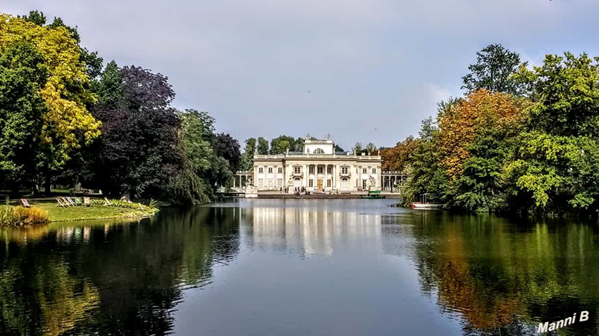 Warschauimpressionen
Blick auf das Schloss
Der Łazienki-Park (deutsch: Park der Bäder) ist mit 80 ha die größte Parkanlage in Warschau. Der Park liegt im Stadtteil Śródmieście an den Aleje Ujazdowskie, dem südlichen Teil des Warschauer Königsweges, der vom Königsschloss nach Wilanów führt. laut Wikipedia
Schlüsselwörter: Polen