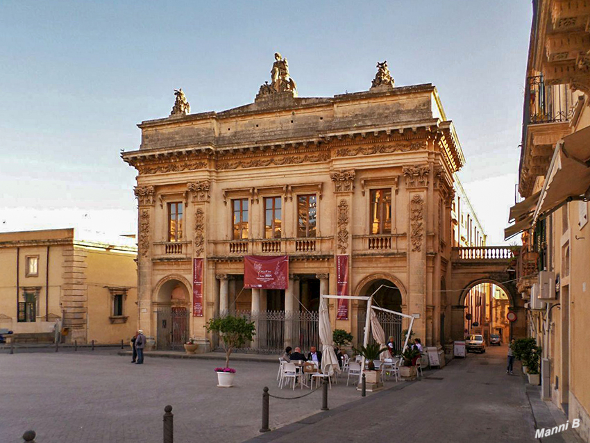 Sizilienimpressionen
Noto ist eine der spätbarocken Städte des Val di Noto, die von der UNESCO zum UNESCO-Welterbe erklärt worden sind. laut Wikipedia
Schlüsselwörter: Italien