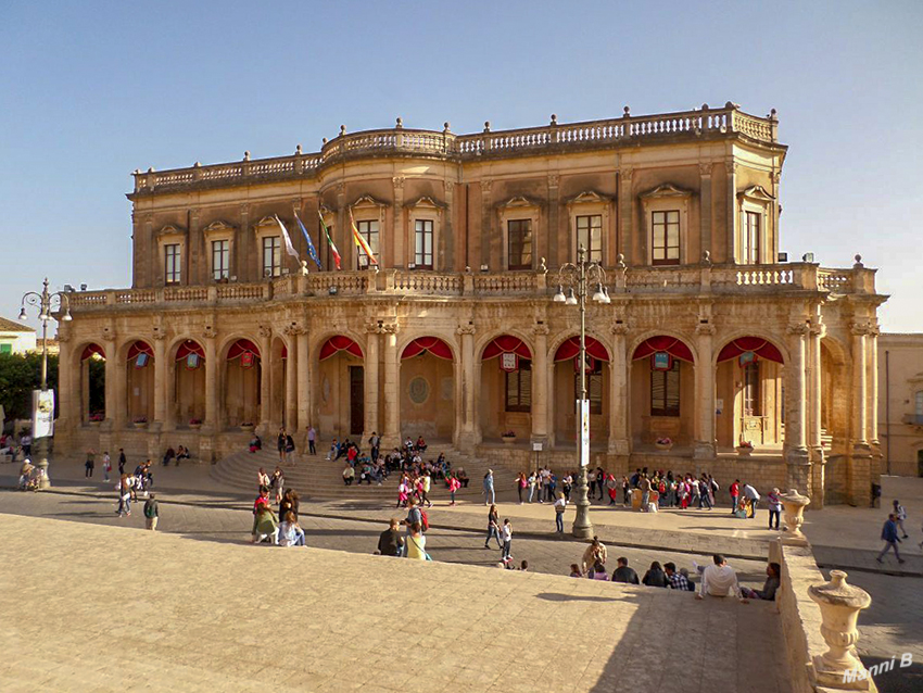 Sizilienimpressionen
Noto ist eine der spätbarocken Städte des Val di Noto, die von der UNESCO zum UNESCO-Welterbe erklärt worden sind. laut Wikipedia
Schlüsselwörter: Italien