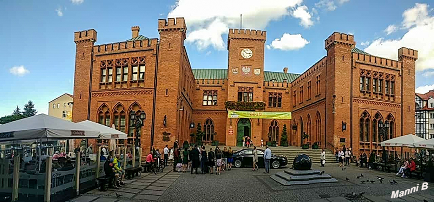 Rathaus Kolberg
Das Rathaus beherbergt heute die Stadtverwaltung, das Standesamt und das Kulturzentrum der Stadt. laut kolberg-cafe
Schlüsselwörter: Polen