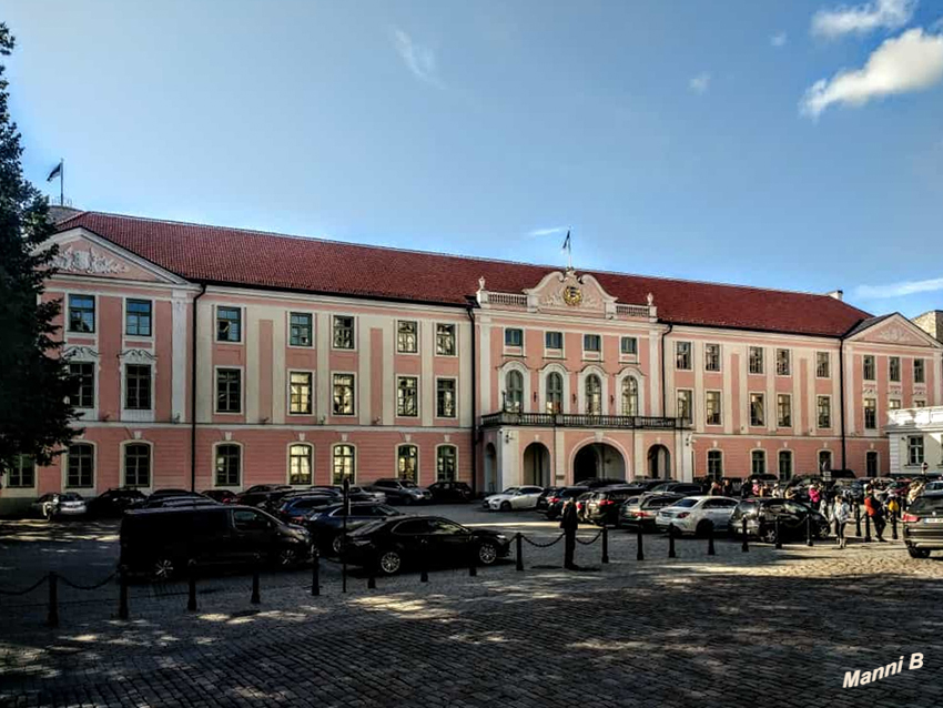Tallinn
Sitz des estnischen Palaments
Der Riigikogu (direkt übersetzt: Staatsversammlung oder auch Staatsrat) ist das Parlament Estlands. In Estland besteht ein Einkammersystem. laut Wikipedia
Schlüsselwörter: Estland