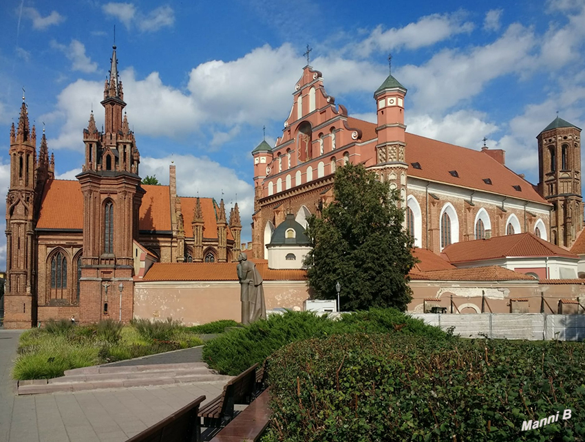 Vilnius
Gotische Kirchen: links St. Annen (Šv. Onos), rechts St. Franziskus (Šv. Pranciškaus Asyžiečio) laut Wikipedia
Schlüsselwörter: Litauen