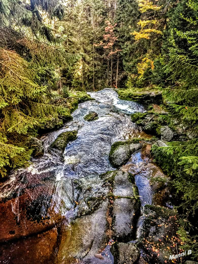 Bei Szklarska Poręba
Das Gebiet wurde schon bald im Laufe des aufkommenden Tourismus zu Beginn des 19. Jahrhunderts erschlossen. Durch die Klamm führt daher schon lange ein befestigter Steig über Steinstufen und trittsichere Gitterroste. laut Wikipedia 
Schlüsselwörter: Polen