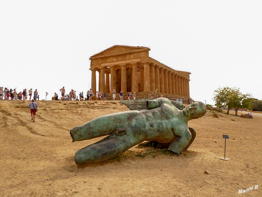 Sizilienimpressionen
Agrigent, Valle del Templi, hier ist Ikarus abgestürzt
Schlüsselwörter: Italien