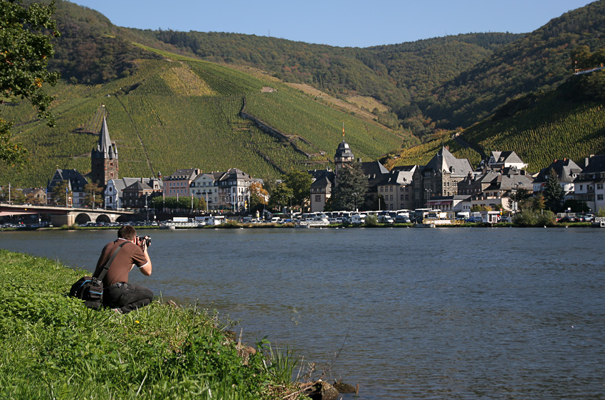 Blick auf Bernkastel Kues
mit Fotografen :)
Schlüsselwörter: Bernkastel  Kues     Mosel    Fotografen