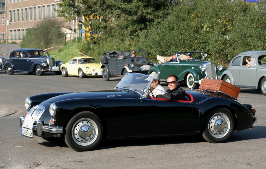 ADAC Classic Tour 
Ralley auf dem Neusser Kirmesplatz 2006
Schlüsselwörter: Auto, Classic Tour, ADAC