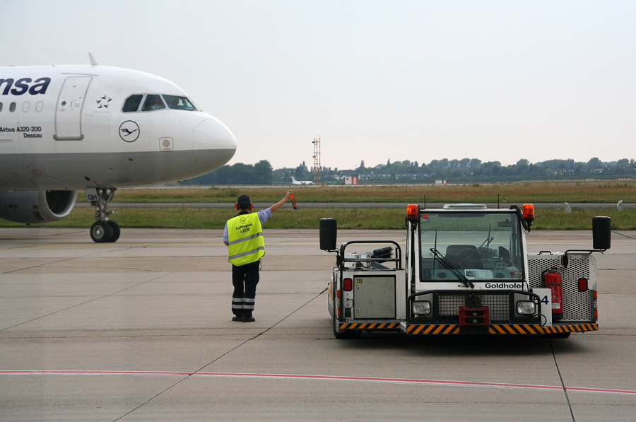 Einweisen
Flughafen Düsseldorf
Schlüsselwörter: Flughafen Düsseldorf