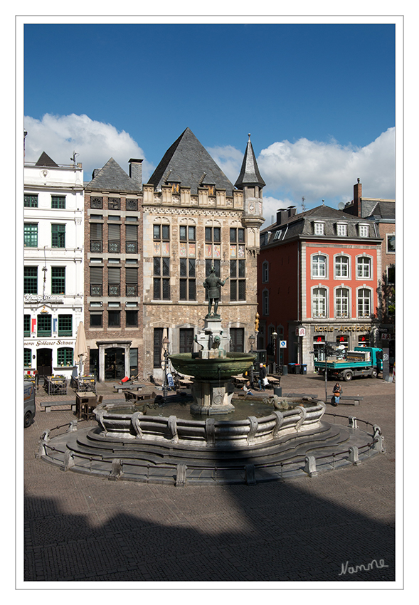 Karlsbrunnen
Blick auf den Karlsbrunnen vom Rathaus aus
Schlüsselwörter: Aachen, Brunnen