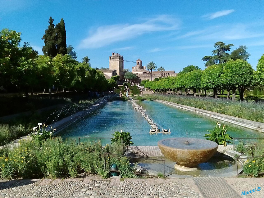 Alcazar de los Reyes Christianos
(spanisch für „Palast der christlichen Könige“) in Córdoba (Spanien), gebaut ab 1328 unter Alfonso XI. an Stelle eines älteren arabischen Schlosses, diente den Katholischen Königen bis zur Rückeroberung Granadas als Residenz. laut Wikipedia
Schlüsselwörter: Spanien, Alcazar de los Reyes Christianos