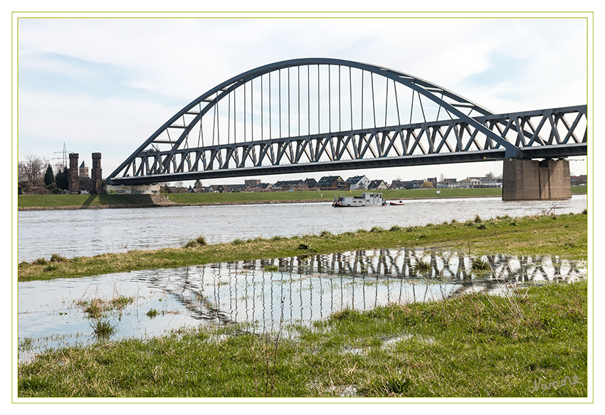 Spiegelung
Schlüsselwörter: Spiegelung    Rhein