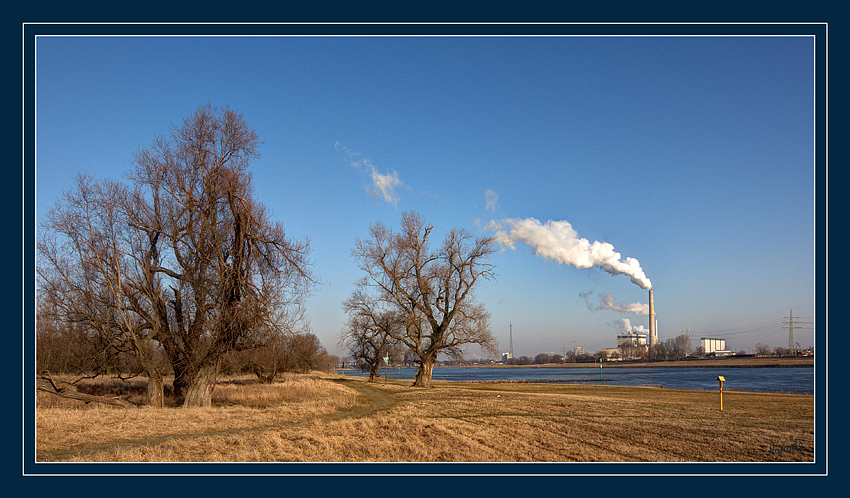 Am Rhein
Schlüsselwörter: Rheinlandschaft                   Rhein                  Düsseldorf