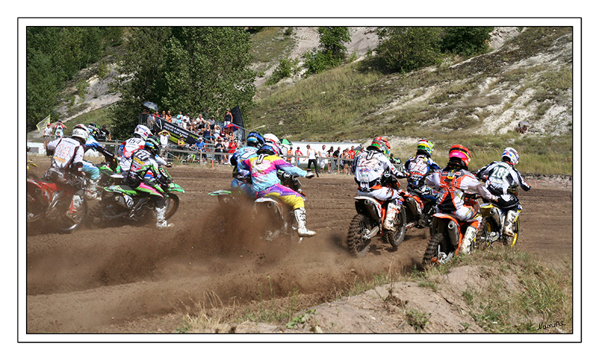 Auf die Plätze....
fertig, los.
Motorcrossmeisterschaft Grevenbroich
Schlüsselwörter: Motorcross Meisterschaft Grevenbroich Motorrad