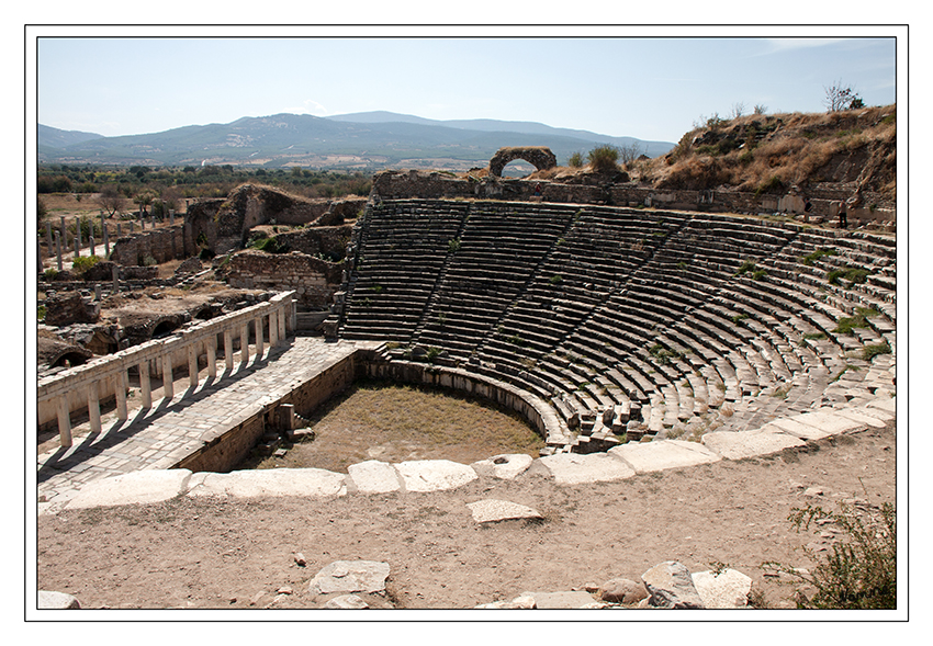 Aphrodisias Theater
Inschriften an der nördlichen Bühnenwand berichten über Sonderrechte, die der Stadt eingeräumt wurden.
Schlüsselwörter: Türkei Aphrodisias