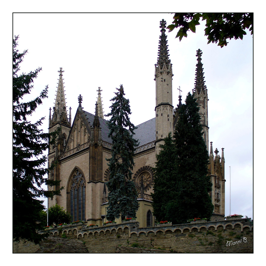 Apollinariskirche
Die Apollinariskirche liegt oberhalb der Stadt Remagen auf einer Anhöhe, die heute Apollinarisberg heißt. Wie Funde aus der Römerzeit belegen, wurden bereits in der Antike hier römische Götter verehrt.
Schlüsselwörter: Remagen Apollinariskirche