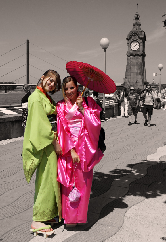 Menschen auf dem
Japantag
Schlüsselwörter: Japantag                Düsseldorf