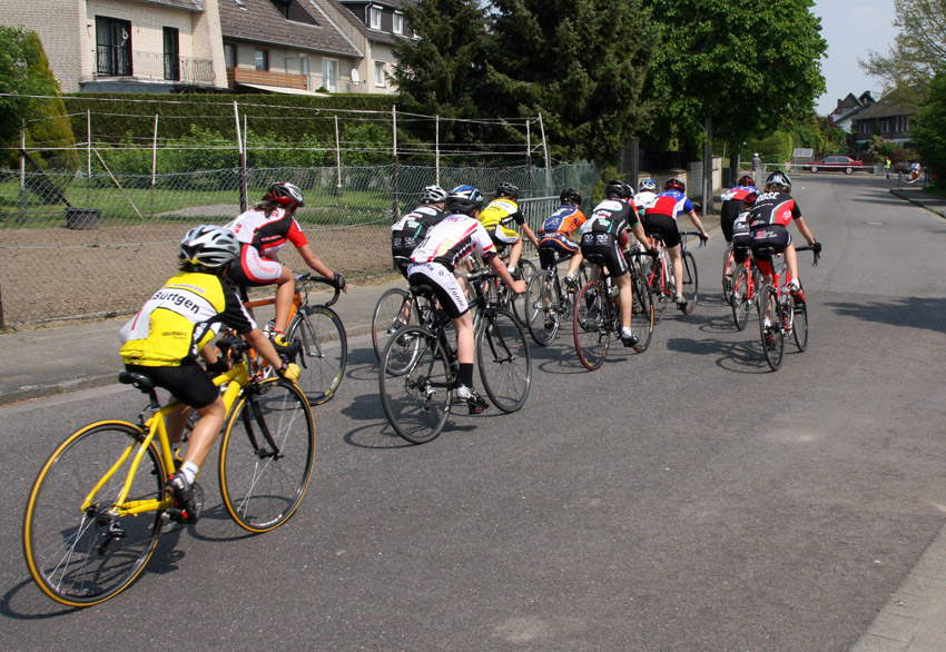 Und schon vorbei...
Büttgener Radrennen
Schlüsselwörter: Büttgen Radrennen