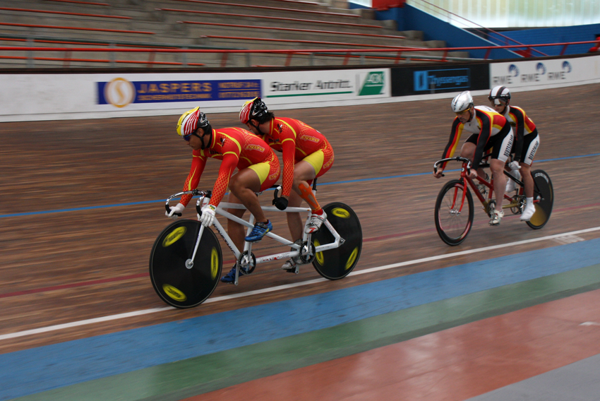 Impressionen SixDayNight 10
In diesem Jahr fällt bereits zum zehnten Mal der Startschuss zur "SixDayNight" in Kaarst-Büttgen.
Schlüsselwörter: SixDayNight 10 Europa-Cup ParaCycling Ladys Cup Radrennen