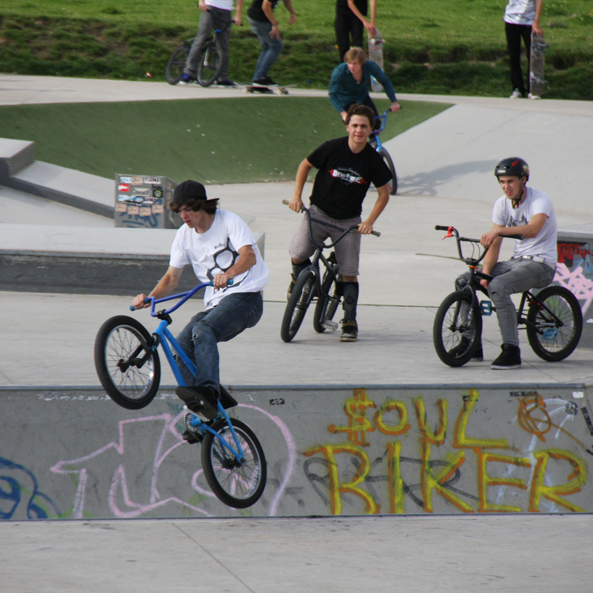 Völlig losgelöst
von der Erde.................
Schlüsselwörter: BMX