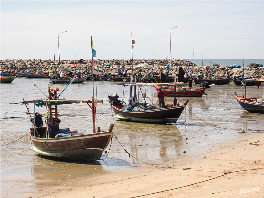 Fischerdorfimpressionen
Die Ebbe hat eingesetzt
Schlüsselwörter: Thailand Fischerdorf