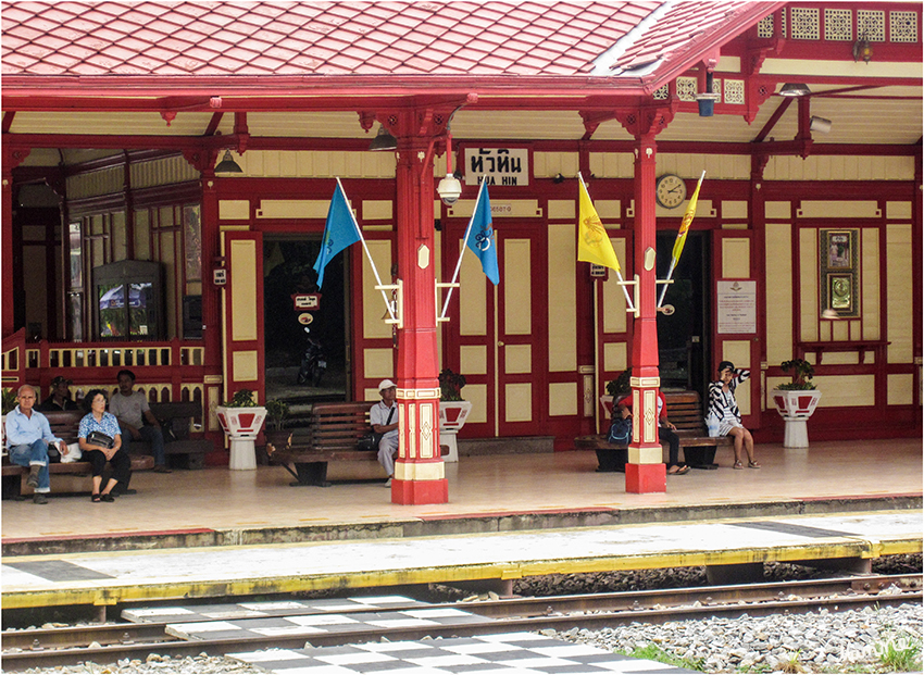 Hua Hin Impressionen
Der älteste Bahnhof Thailands wurde während der Regierungszeit von König Rama VI gebaut. Darüber hinaus ist es einer der schönsten Bahnhöfe mit einzigartiger Architektur.
Schlüsselwörter: Thailand Hua Hin
